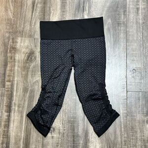 Lululemon Women's Gray High-Rise Cropped Leggings Size M